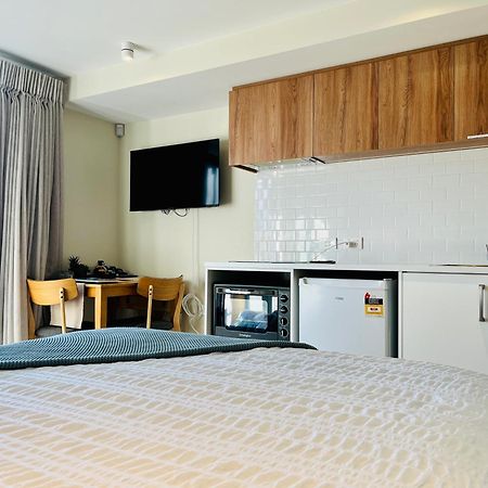 Queenstown Studio - 5Mins To Airport - Aircond - Free Wifi - Walk To Centre Luaran gambar