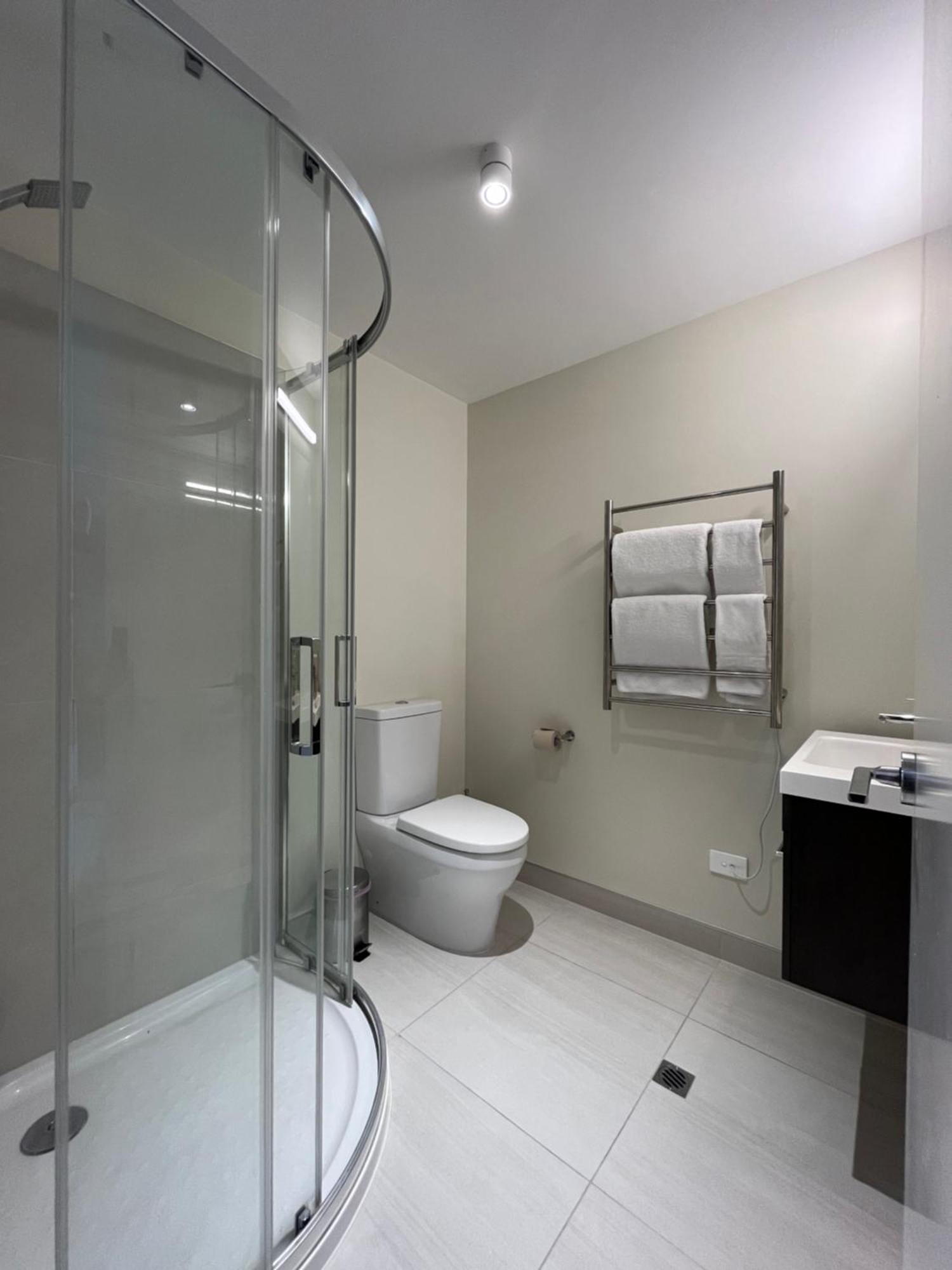 Queenstown Studio - 5Mins To Airport - Aircond - Free Wifi - Walk To Centre Luaran gambar