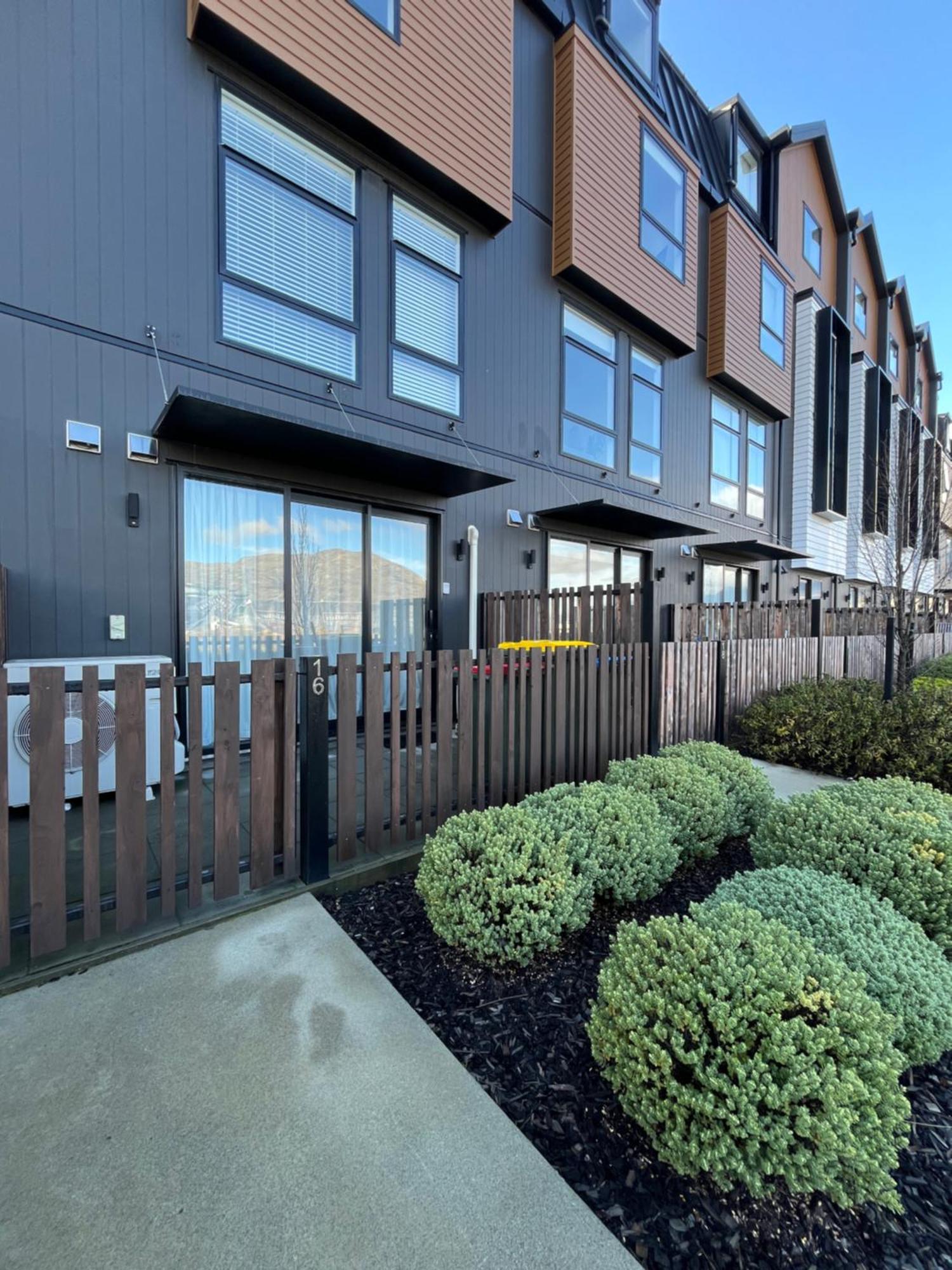 Queenstown Studio - 5Mins To Airport - Aircond - Free Wifi - Walk To Centre Luaran gambar
